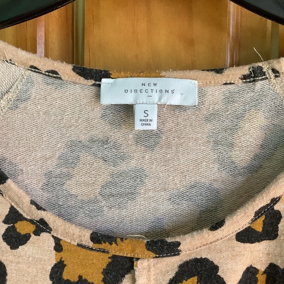 Women’s size small New Directions animal print top with 3/4 length sleeves - Picture 3 of 4